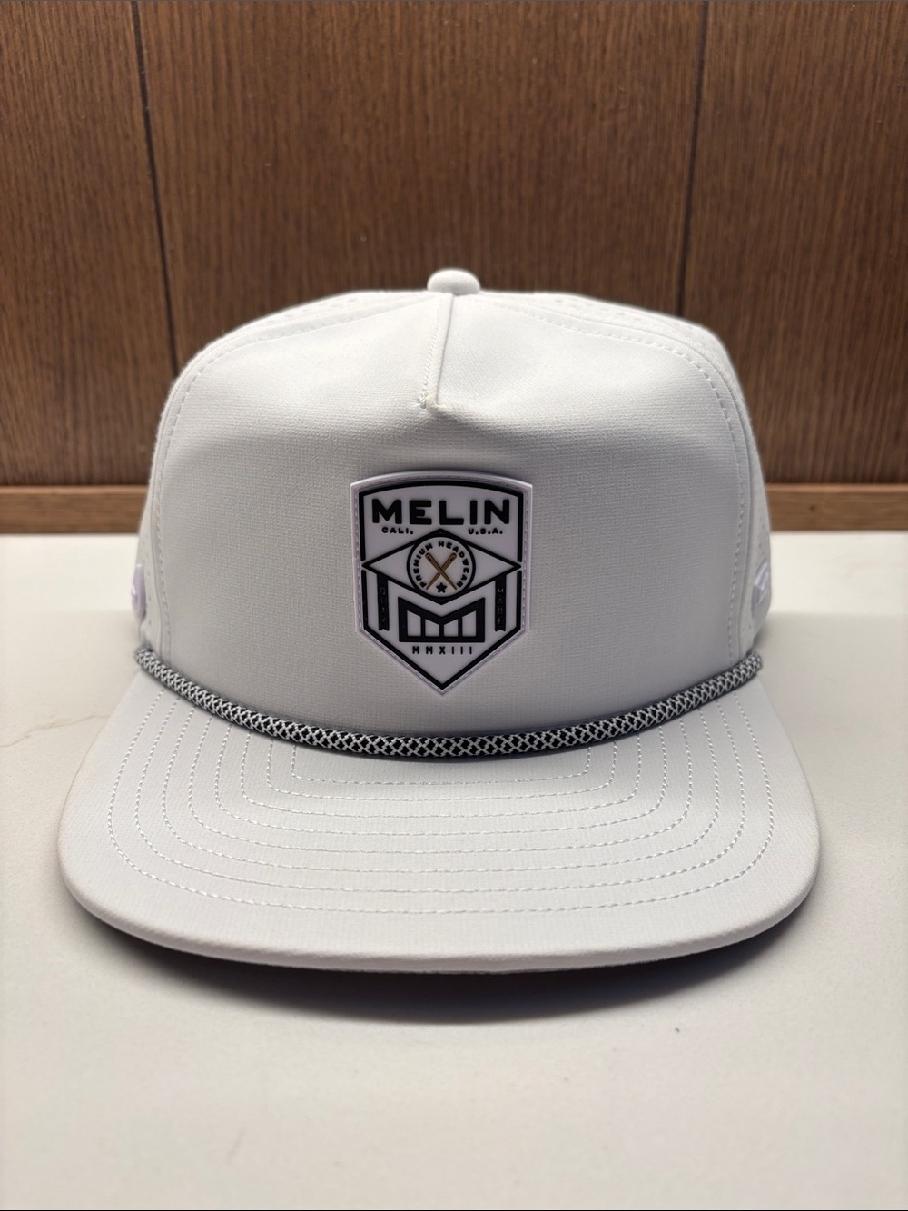 NWOT Melin Men's white Coronado brick hydro